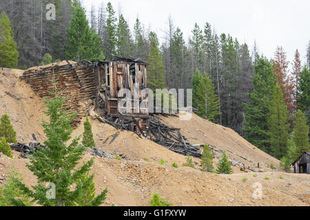 Alte Silber-Bergbau-Struktur im Granit, MT Stockfoto