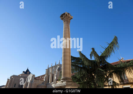 León, Spanien: Festschrift römische Säule in Plaza de San Isidoro in der Nähe der Basilika San Isidoro. Stockfoto