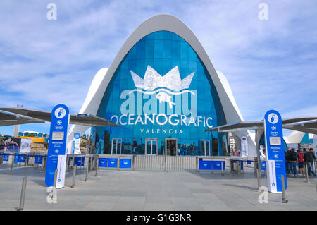 Valencia, Spanien - 30. März 2016: Architektonische Ansicht des Oceanogràfic, das größte ozeanographische Aquarium in Europa. Stockfoto