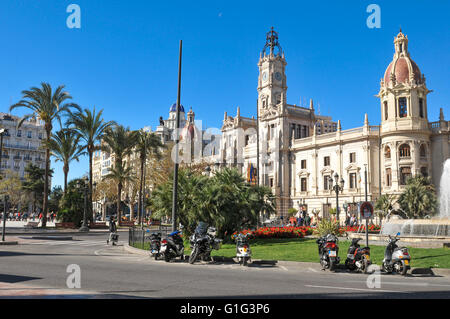 Valencia, Spanien - 31. März 2016: Architektonisches Panorama Mercado de las Flores (Blumenmarkt) in der Altstadt von Valencia Stockfoto