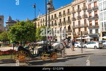 Valencia, Spanien - 31. März 2016: Architektonisches Panorama Mercado de las Flores (Blumenmarkt) in der Altstadt von Valencia Stockfoto