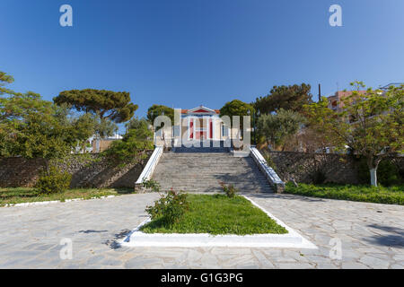 Karystos Rathaus am Morgen vor einem blauen Himmel in Griechenland Stockfoto