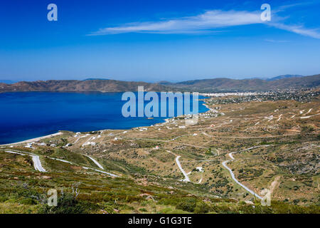 Karystos Stadtlandschaft gegen blauen Himmel und Meer, Euböa, Griechenland Stockfoto