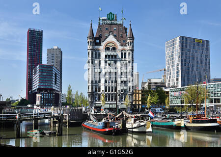 Het Witte Huis (White House) Baujahr 1898 im Art Nouveau Stil am Wijnhaven Kanal, Rotterdam, Niederlande Stockfoto