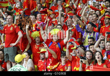 Spanien Fußball Team Anhänger zeigen ihre Unterstützung während der UEFA-Europameisterschaft 2012 Endspiel im Olympiastadion NSC Stockfoto