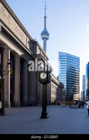 Toronto Union Station Squire mit der legendären Uhr Stockfoto