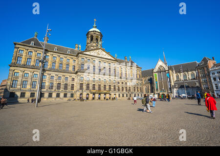 Amsterdam, Niederlande - 12. April 2016: Das königliche Palais in Amsterdam ist einer der drei Schlösser in den Niederlanden sind bei t Stockfoto