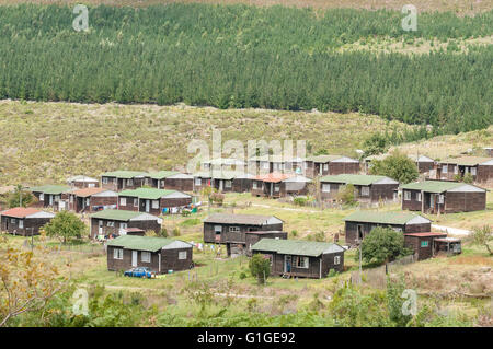 KNYSNA, Südafrika - 5. März 2016: The Buffelsnek Wald Dorf auf dem Prince Alfred Pass zwischen Knysna und Uniondale. Stockfoto