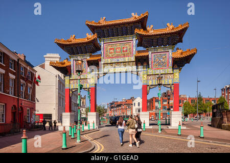 Die Chinatown Arch auf Nelson Street, Liverpool, Merseyside, England. Stockfoto