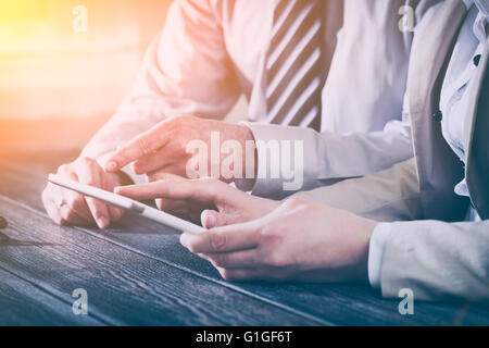 Business-Meeting executive consulting Karriere Bericht Tablet - stock Bild überprüfen Stockfoto