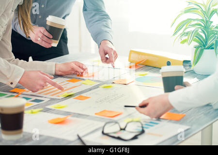 Brainstorming Brainstorm Geschäftsleute Ausführungsplanung Stockfoto