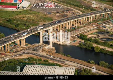 Foto von Barton Hubbrücke vor den schwerwiegenden strukturellen Fehler Stockfoto