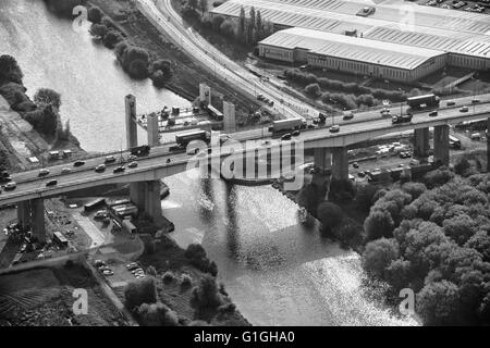 Foto von Barton Hubbrücke vor den schwerwiegenden strukturellen Fehler Stockfoto