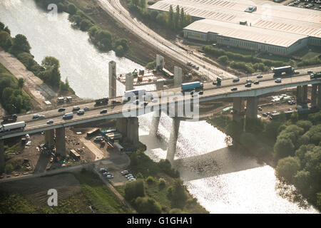 Foto von Barton Hubbrücke vor den schwerwiegenden strukturellen Fehler Stockfoto