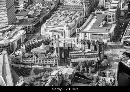 Luftbild von Manchester Corn Exchange, der Kathedrale von Manchester und Urbis Stockfoto