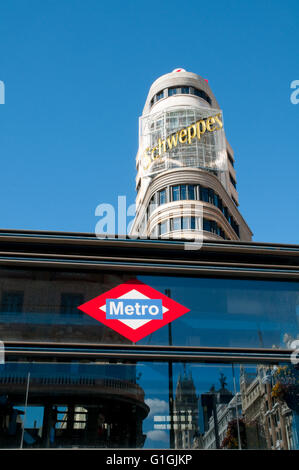 Kapitol und Metro Callao Eingang. Gran Via Straße, Madrid, Spanien. Stockfoto