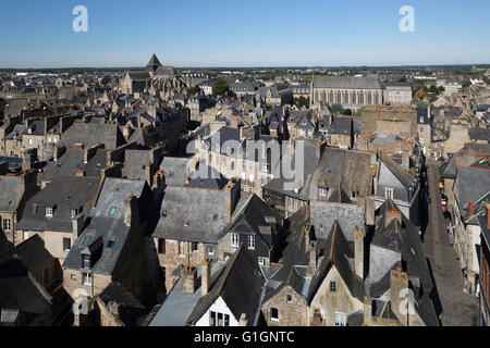 Blick über die Altstadt vom Tour de l ' Horloge, Dinan, Côtes d ' Armor, Bretagne, Frankreich, Europa Stockfoto