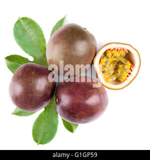 Passionsfrucht/Maracuja isoliert Stockfoto