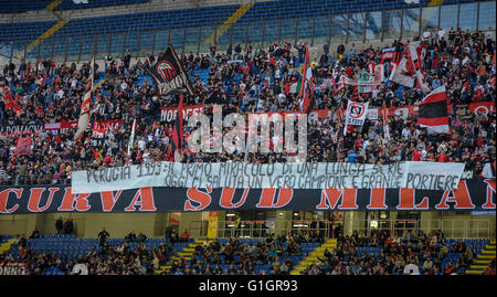 Mailand, Italien. 14. Mai, 2016: Fans des AC Mailand zeigen einen Banner für Christian Abbiati während der Serie A Fußballspiel zwischen AC Milan und AS Roma. Bildnachweis: Nicolò Campo/Alamy Live-Nachrichten Stockfoto