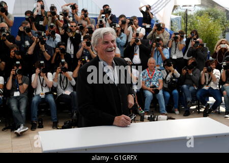 Schauspieler Peter Simonischek besucht die Photocall "Toni Erdmann" während der 69. Annual Cannes Film Festival im Palais des Festivals in Cannes, Frankreich, am 14. Mai 2016. Foto: Hubert Boesl Stockfoto