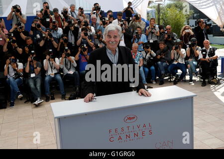 Schauspieler Peter Simonischek besucht die Photocall "Toni Erdmann" während der 69. Annual Cannes Film Festival im Palais des Festivals in Cannes, Frankreich, am 14. Mai 2016. Foto: Hubert Boesl Stockfoto