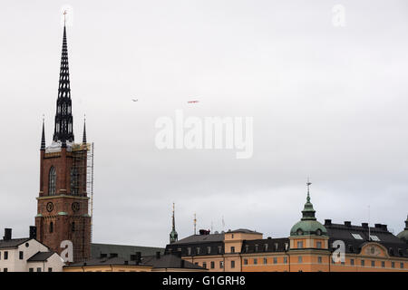 Stockholm, Schweden. 14. Mai 2016: ein kleines Flugzeug fliegt mit einem Banner "Karabach liebt Iveta" zu sagen. Bildnachweis: Stefan Crämer/Alamy Live-Nachrichten Stockfoto