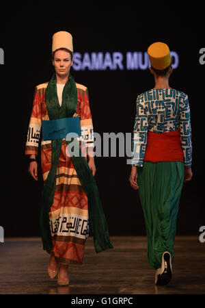 Istanbul, Türkei. 14. Mai 2016. Modelle zeigen Kreationen von Samar Murad auf bescheidene Fashion Week Istanbul in Istanbul, Türkei, am 14. Mai 2016 entworfen. Bildnachweis: He Canling/Xinhua/Alamy Live-Nachrichten Stockfoto