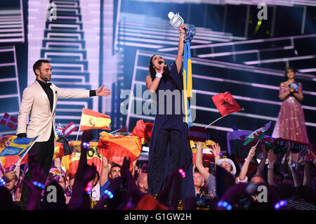 Stockholm, Schweden. 14. Mai 2016. Jamala aus der Ukraine mit "1944" gewinnt das Finale von der 61. jährliche Eurovision Song Contest (ESC) in Stockholm, Schweden, 14. Mai 2016. Foto: Britta Pedersen/Dpa/Alamy Live News Stockfoto