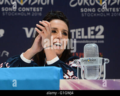 Stockholm, Schweden. 15. Mai 2016. Jamala Ukraine mit "1944", die gewann den Eurovision Song Contest, vertreten gibt eine Pressekonferenz nach dem Finale von der 61. jährliche Eurovision Song Contest (ESC) in Stockholm, Schweden, 15. Mai 2016. Foto: Britta Pedersen/Dpa/Dpa/Alamy Live News Stockfoto