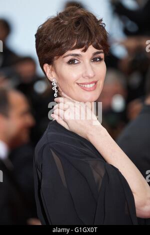 (160515)--CANNES, 15. Mai 2016 (Xinhua)--Schauspielerin Paz Vega posiert auf roten Teppich, als sie für die Vorführung des Films "The BFG" auf dem 69. Cannes Film Festival in Cannes, Frankreich, 14. Mai 2016 ankommt. (Xinhua/Jin Yu) Stockfoto