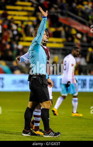 Chris Penso Schiedsrichter pfeift zum Ende der Partie zwischen Colorado Rapids und Columbus Crew SC. 14. Mai 2016 MAPFRE-Stadion in Columbus Ohio. .. Columbus Crew SC 1 - Colorado Rapids 1..Photo Credit: Dorn Byg/CSM Stockfoto