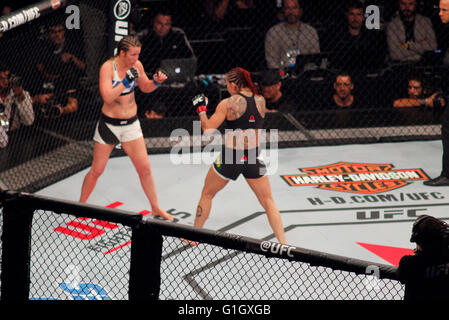 CURITIBA, PR - 14.05.2016: UFC 198 - Cris Cyborg x Leslie Smith. (Foto: Ezequiel Joat? Prestes / FotoArena) Stockfoto