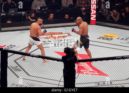 CURITIBA, PR - 14.05.2016: UFC 198 - Ronaldo Jacare X Vitor Belfort. (Foto: Ezequiel Joat? Prestes / FotoArena) Stockfoto