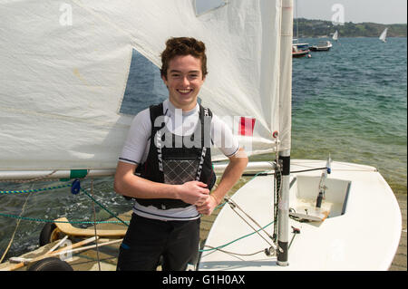 Schull, Irland. 14. Mai 2016.  Die Segelsaison ist wieder in vollem Gange in West Cork. Abgebildet auf der Slipanlage ist Diego Hernandez-Blanco, Baltimore. Bildnachweis: Andy Gibson/Alamy Live-Nachrichten Stockfoto