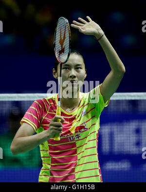 (160515)--KUNSHAN, 15. Mai 2016 (Xinhua)--Chinas Wang Yihan feiert nach dem Sieg ihrer Singles gegen Malaysias Jin Wei Goh der Gruppe A bei der Uber Cup Badminton Championship in Kunshan, der ostchinesischen Provinz Jiangsu, 15. Mai 2016 Match. Wang Yihan gewann 2: 0. (Xinhua/Zhang Chen) Stockfoto