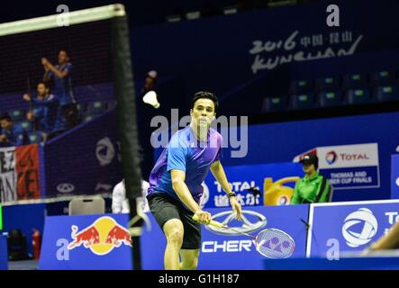 (160515)--KUNSHAN, 15. Mai 2016 (Xinhua)--Mexikos Job Castillo kehrt ein Schuss während der Herren-Einzel-Match gegen Chinas Tian Houwei im Gruppenspiel der Thomas Cup Badminton Meisterschaft in Kunshan, der ostchinesischen Provinz Jiangsu, 15. Mai 2016. (Xinhua/Ji Chunpeng) Stockfoto