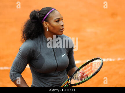 Foro Italico, Rom, Italien. 15. Mai 2016. Finaltag beim BNL in Rom Masters-Tennisturnier. Serena Williams (USA) im Vergleich zu Madison Keys (USA) in der Damen-Einzel-Finale. Serena Williams als sie den Titel gewinnt gegen Schlüssel © Action Plus Sport/Alamy Live News Stockfoto