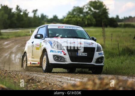 Arad, Rumänien. 13. Mai 2016. Finnischen Fahrer Peter Kelemn konkurriert in der ersten Phase von der Tour European Rally (TER), Arad Rally KIA 2016 Meisterschaft von Arad, Rumänien am 15. Mai 2016. Bildnachweis: Petcut Ciprian Georgisch/Alamy Live-Nachrichten Stockfoto