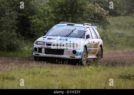 Arad, Rumänien. 13. Mai 2016. Thomas Abraham Österreichs fahren im Rallye Auto Racing-Finale während der Tour European Rally (TER) am 16. Mai 2016, in Arad, Rumänien Credit: Petcut Ciprian Georgisch/Alamy Live News Stockfoto