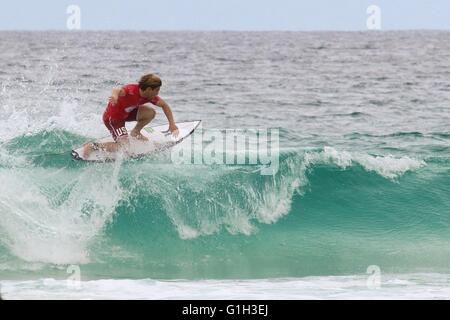 Rio De Janeiro, Brasilien. 14. Mai 2016. Conner Coffin (USA) in Runde 2 der WCT Oi Rio Pro 2016 in Barra da Tijuca Beach. Bildnachweis: Maria Adelaide Silva/Alamy Live-Nachrichten Stockfoto