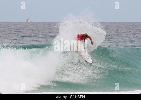 Rio De Janeiro, Brasilien. 14. Mai 2016. Conner Coffin (USA) in Runde 2 der WCT Oi Rio Pro 2016 in Barra da Tijuca Beach. Bildnachweis: Maria Adelaide Silva/Alamy Live-Nachrichten Stockfoto