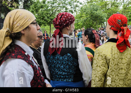 Madrid, Spanien, 15 th Mai 2016. Blick auf eine Gruppe Tänzer in Saint Isidro festlich, Vistillas Platz. Enrique Davó/Alamy Live-Nachrichten. Stockfoto