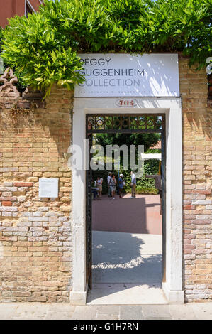 Eingang zu den Palazzo Venier dei Leoni Gehäuse der Peggy Guggenheim Collection, Dorsoduro, Venedig, Italien Stockfoto