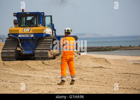 Beweglichen Sand am Strand von Bournemouth nach Erdrutsch im April Stockfoto