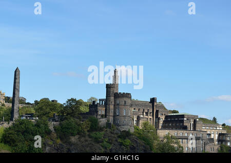 Edinburgh Castle. Es ist ein sehr beliebtes Reiseziel das ganze Jahr. Stockfoto