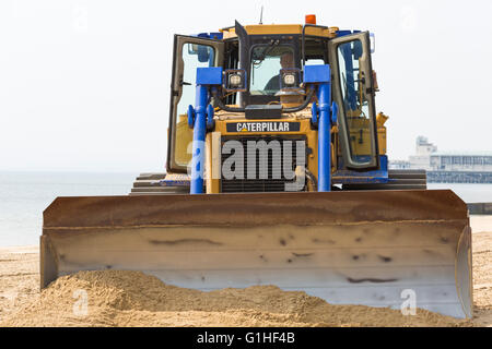 Beweglichen Sand am Strand von Bournemouth nach Erdrutsch im April Stockfoto