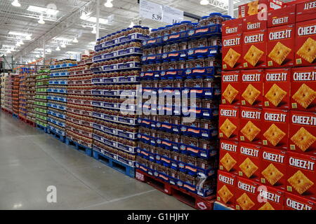 Snacks-Gang am Costco Busin Ess Center, Hackensack, New Jersey, USA Stockfoto