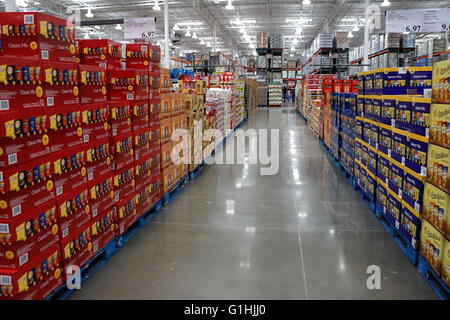 Snacks-Gang am Costco Busin Ess Center, Hackensack, New Jersey, USA Stockfoto