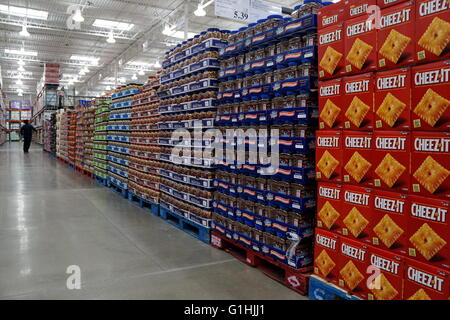 Snacks-Gang bei Costco Business Center, Hackensack, New Jersey, USA Stockfoto