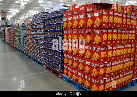 Snacks-Gang am Costco Busin Ess Center, Hackensack, New Jersey, USA Stockfoto